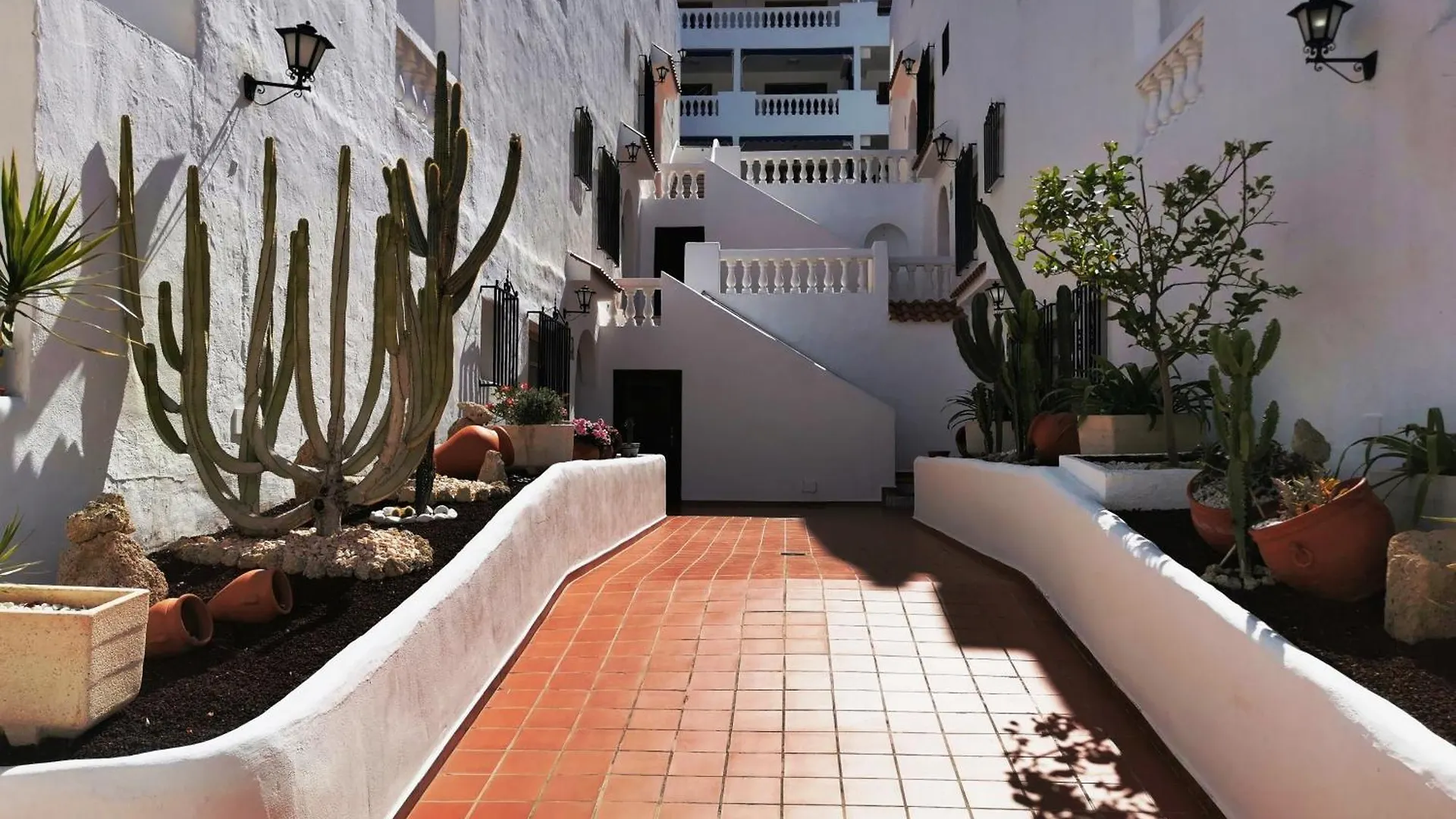 דירות ארונה Royal Panorama Penthouse ספרד