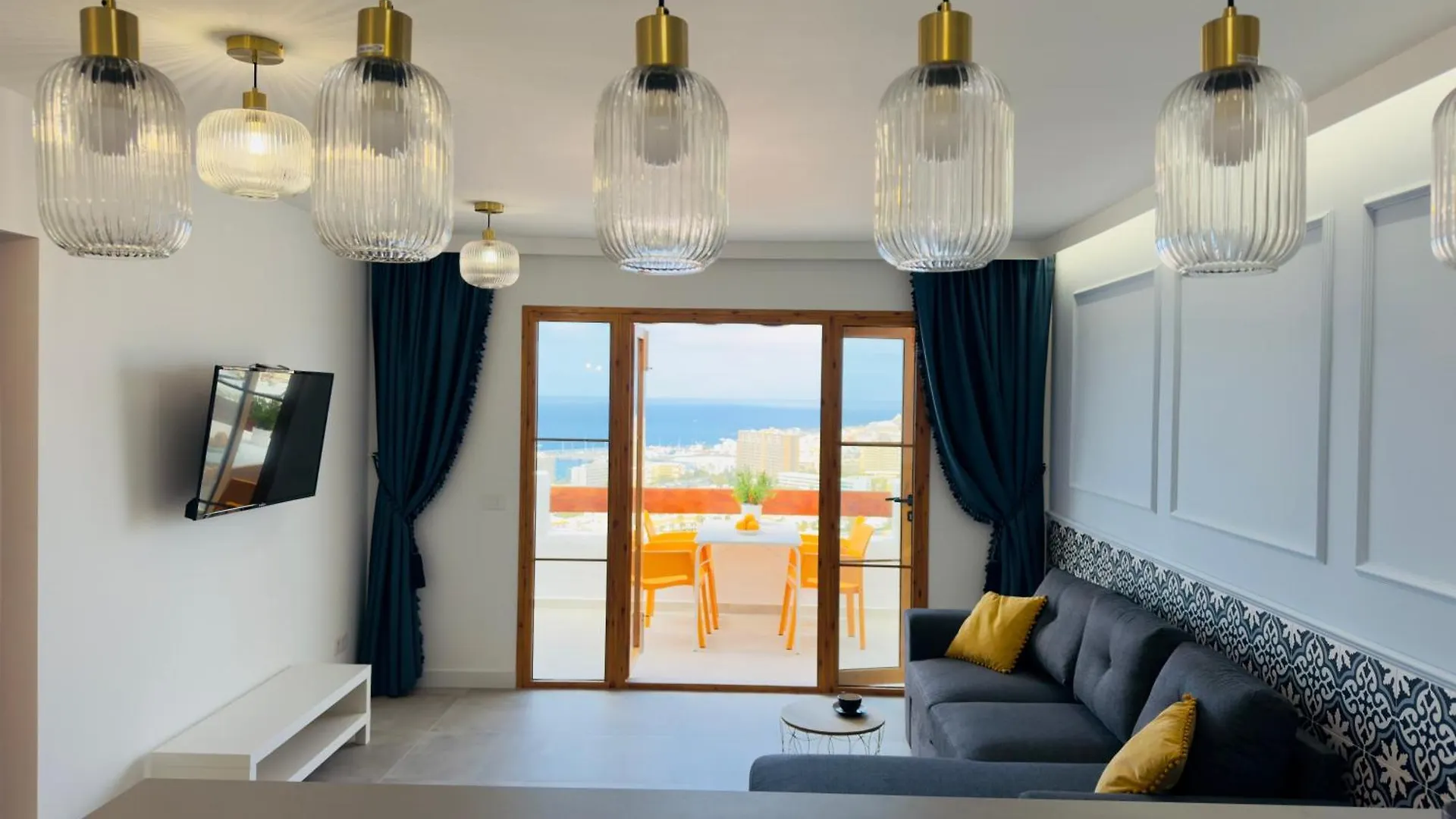 דירות ארונה Royal Panorama Penthouse ספרד