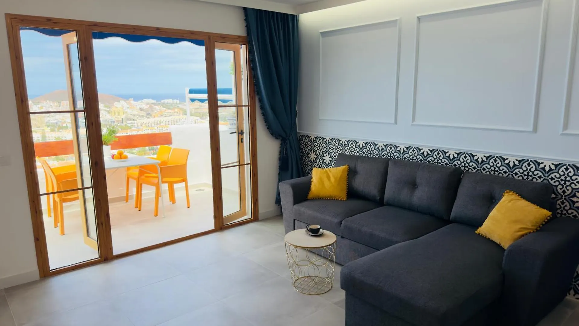 דירות ארונה Royal Panorama Penthouse ספרד